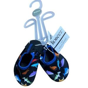 NWT  Robeez aqua shoes in black multi shark print fast drying  baby sz 2 3-6 mth